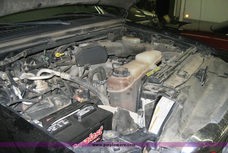 image for item 3185 2000 Ford Excursion