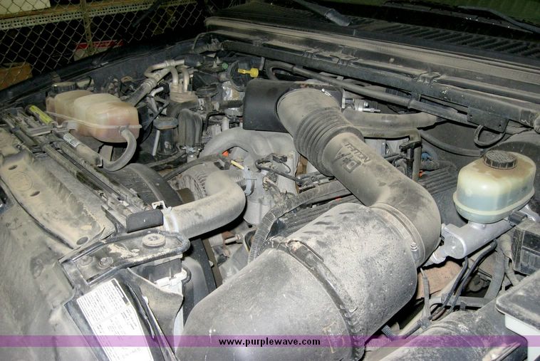 image for item 3185 2000 Ford Excursion