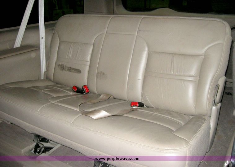 image for item 3185 2000 Ford Excursion
