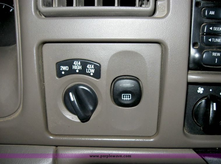 image for item 3185 2000 Ford Excursion