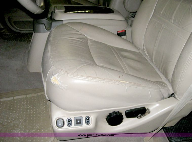 image for item 3185 2000 Ford Excursion