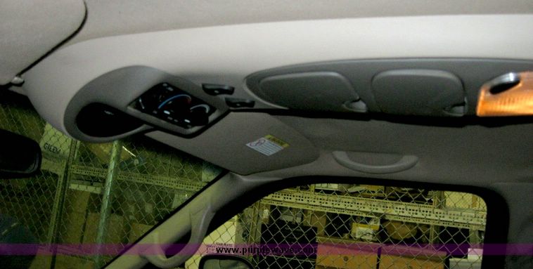 image for item 3185 2000 Ford Excursion