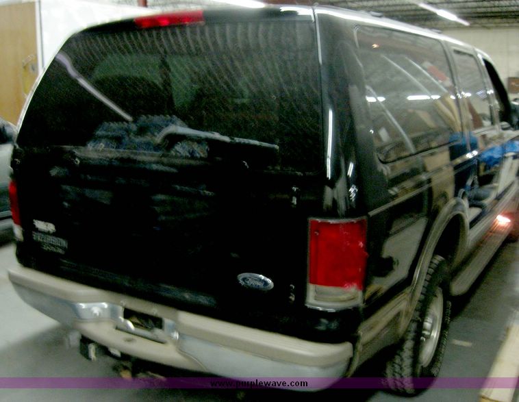 image for item 3185 2000 Ford Excursion