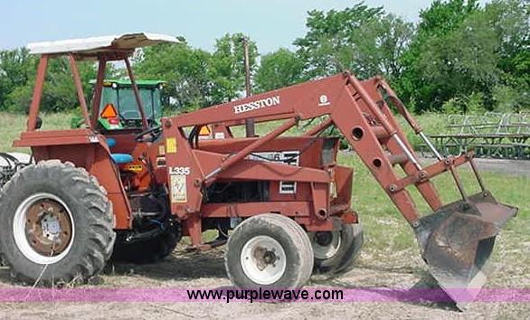 image for item 3331 1988 Hesston 5566 tractor with L355 loader