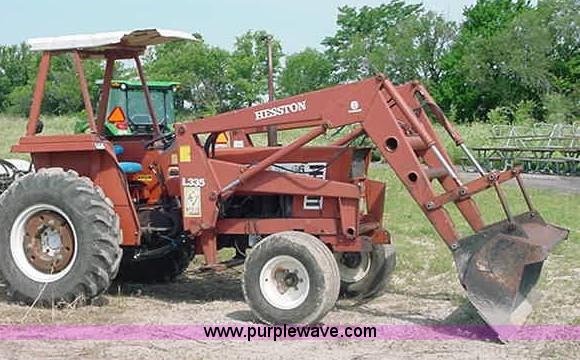 image for item 3331 1988 Hesston 5566 tractor with L355 loader