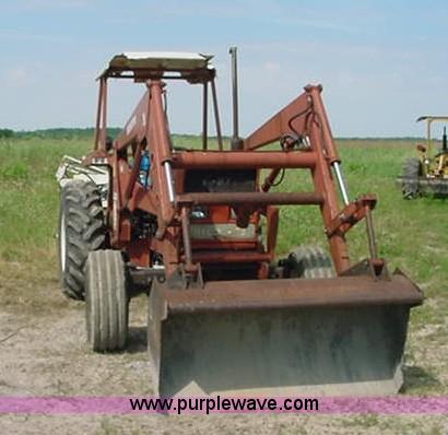 image for item 3331 1988 Hesston 5566 tractor with L355 loader
