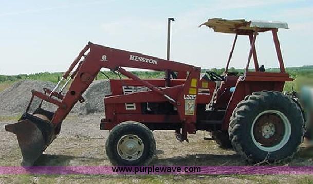 image for item 3331 1988 Hesston 5566 tractor with L355 loader