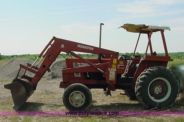 image for item 3331 1988 Hesston 5566 tractor with L355 loader