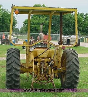 image for item 3333 1974 International 2400B tractor