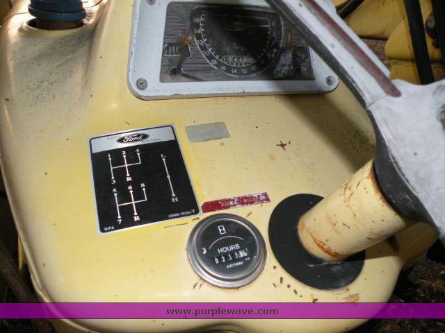 image for item 3446 1974 Ford 355-D tractor with loader