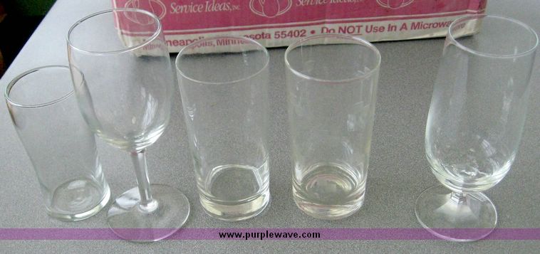 image for item 3834 Assorted kitchen equipment