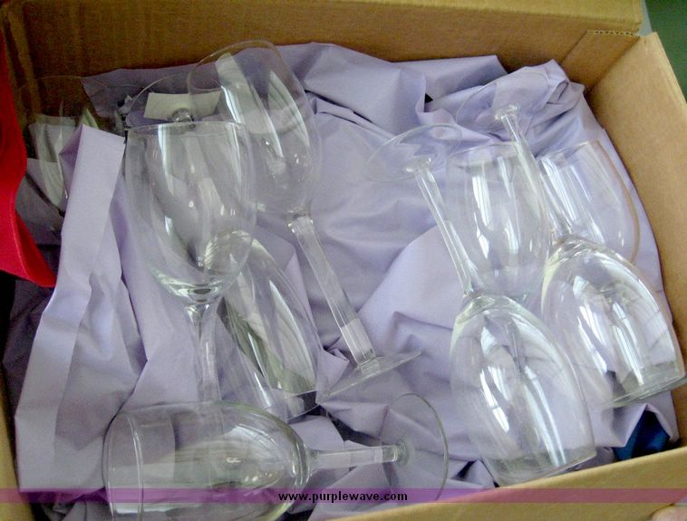 image for item 3834 Assorted kitchen equipment