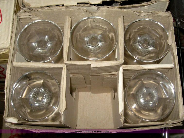 image for item 3834 Assorted kitchen equipment