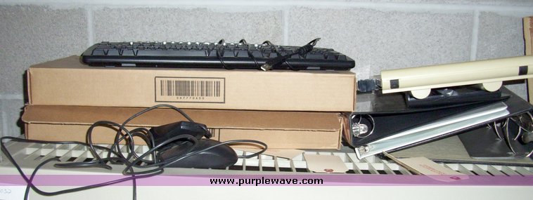 image for item 5032 Assorted office supplies