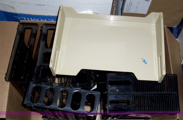 image for item 5032 Assorted office supplies