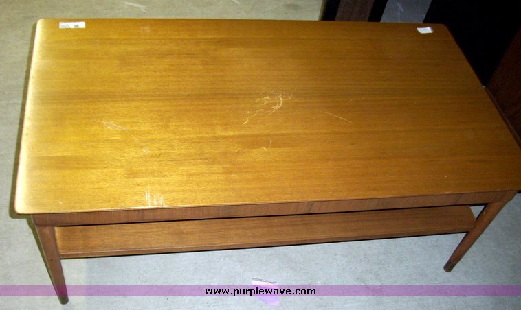 image for item 5035 Assorted desks and tables