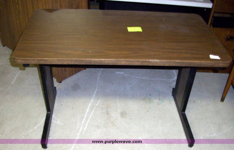 image for item 5035 Assorted desks and tables