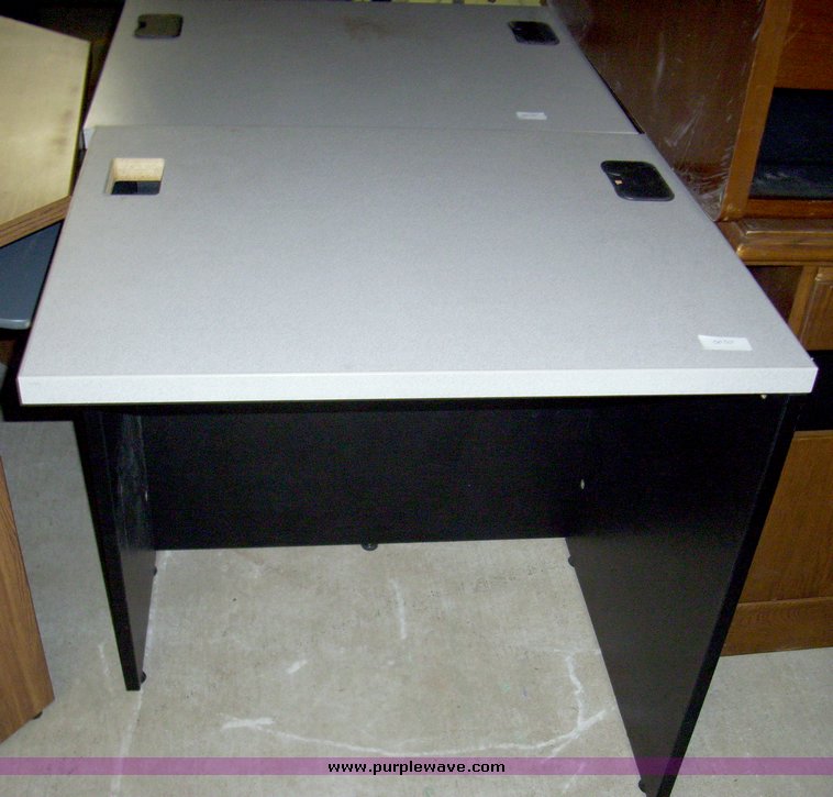 image for item 5035 Assorted desks and tables