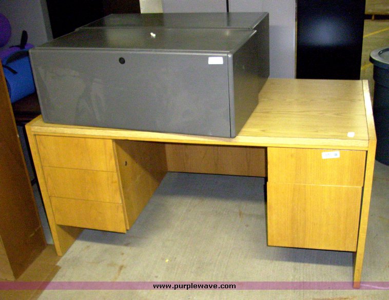 image for item 5042 Assorted office supplies