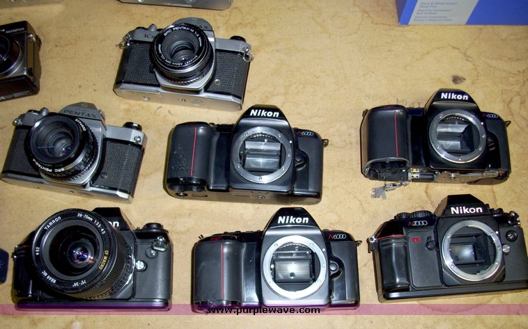 image for item 5044 (16) 35mm cameras