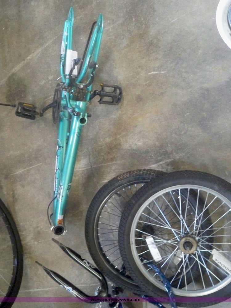 image for item 5240 Assorted bicycles