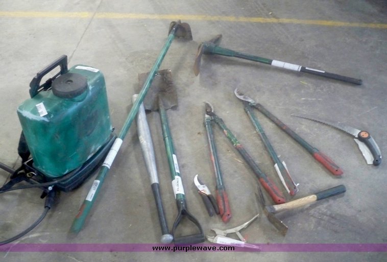 image for item 5241 Assorted yard tools