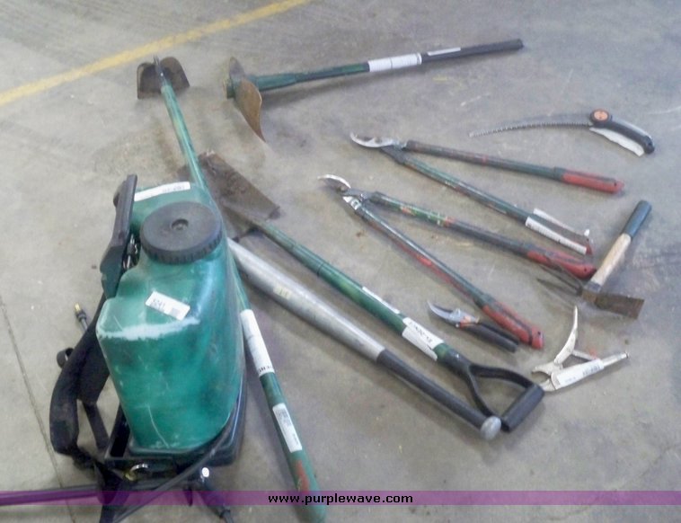 image for item 5241 Assorted yard tools
