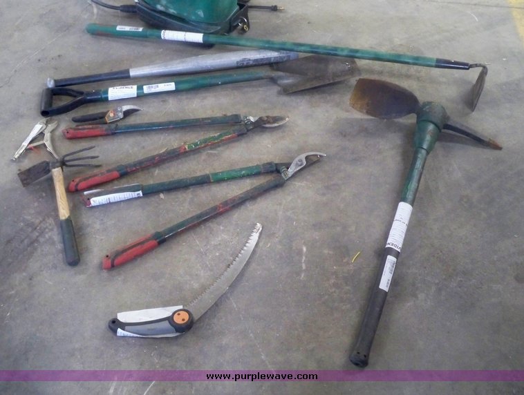 image for item 5241 Assorted yard tools