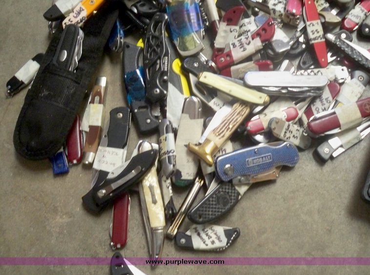 image for item 6594 Assorted pocket knives