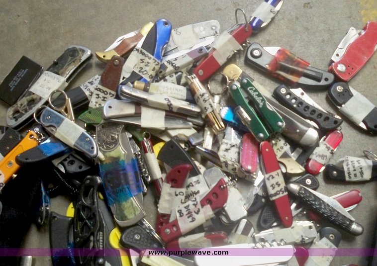 image for item 6594 Assorted pocket knives