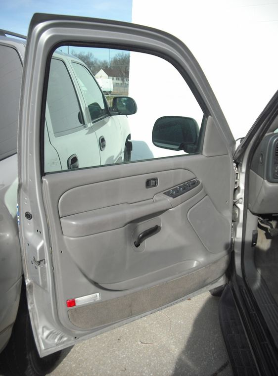 image for item 8001 2004 Chevrolet Tahoe