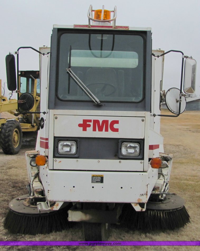 image for item 8034 1986 FMC Vanguard 3000 street sweeper