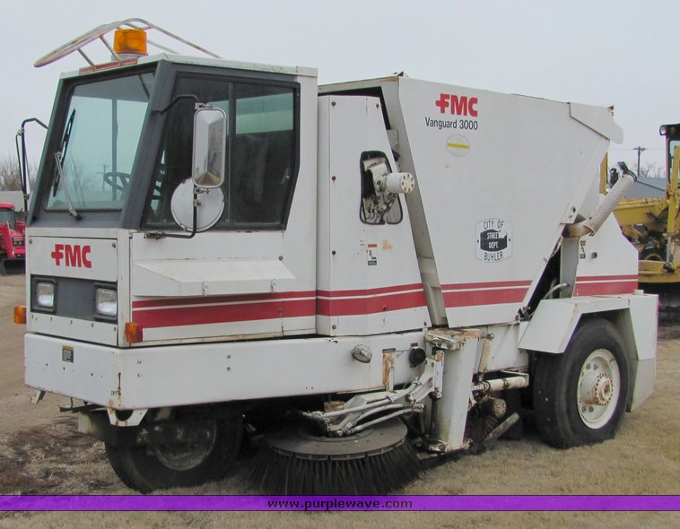 image for item 8034 1986 FMC Vanguard 3000 street sweeper