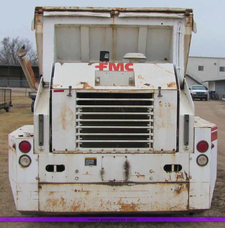 image for item 8034 1986 FMC Vanguard 3000 street sweeper
