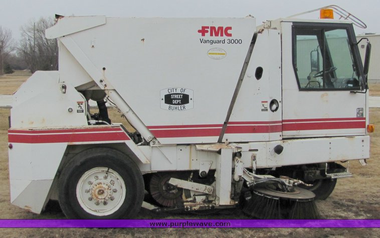 image for item 8034 1986 FMC Vanguard 3000 street sweeper