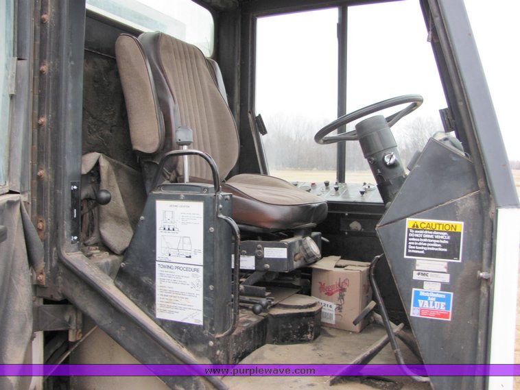 image for item 8034 1986 FMC Vanguard 3000 street sweeper