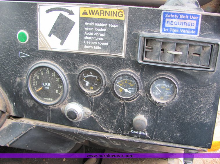 image for item 8034 1986 FMC Vanguard 3000 street sweeper