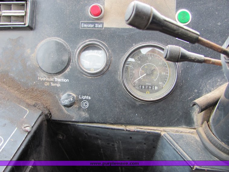 image for item 8034 1986 FMC Vanguard 3000 street sweeper