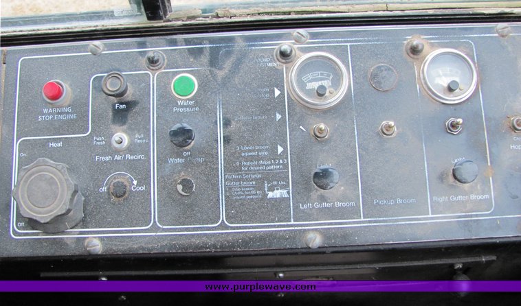 image for item 8034 1986 FMC Vanguard 3000 street sweeper