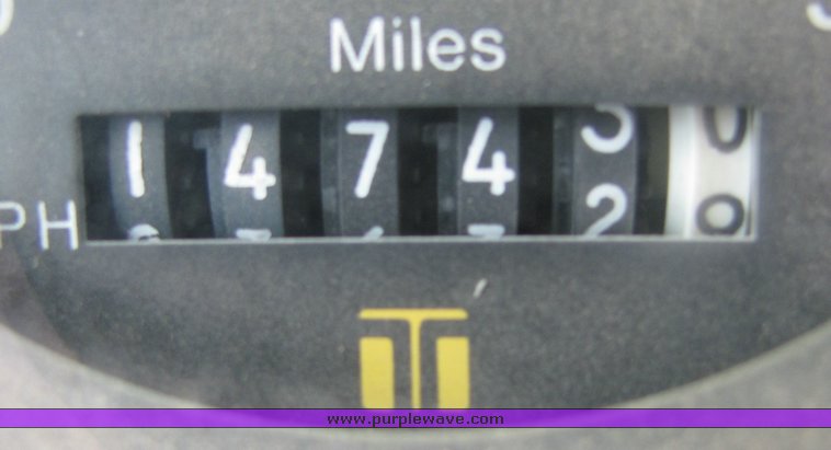 image for item 8034 1986 FMC Vanguard 3000 street sweeper