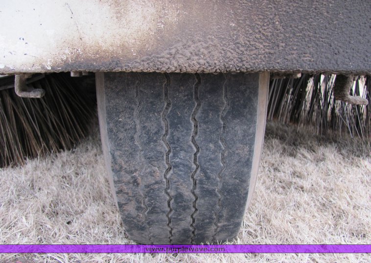 image for item 8034 1986 FMC Vanguard 3000 street sweeper