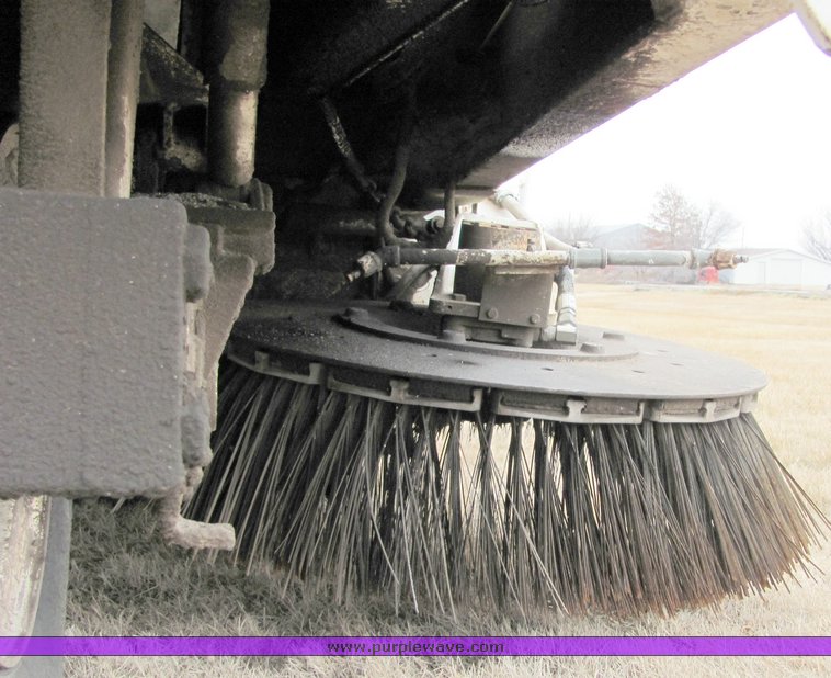 image for item 8034 1986 FMC Vanguard 3000 street sweeper