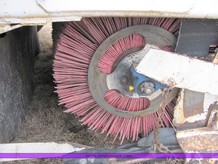 image for item 8034 1986 FMC Vanguard 3000 street sweeper