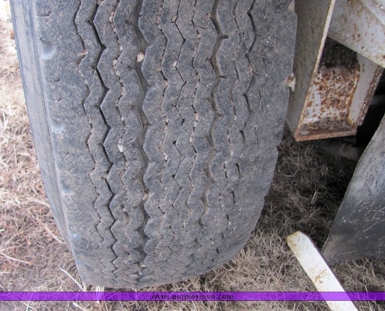 image for item 8034 1986 FMC Vanguard 3000 street sweeper