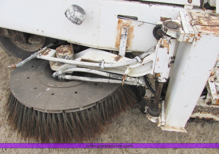 image for item 8034 1986 FMC Vanguard 3000 street sweeper
