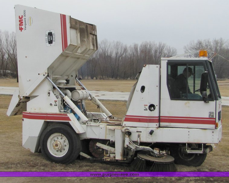 image for item 8034 1986 FMC Vanguard 3000 street sweeper