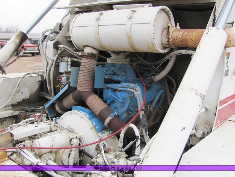 image for item 8034 1986 FMC Vanguard 3000 street sweeper