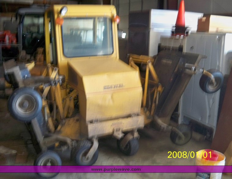 image for item 8085 1994 Hustler Excel 4500 mower