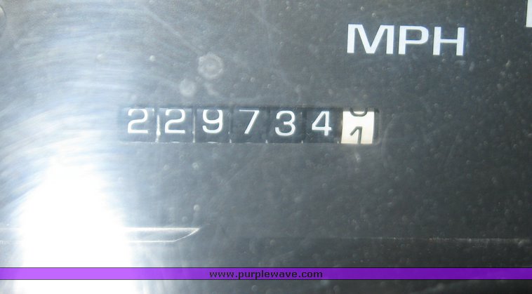 image for item 8441 1995 Chevrolet C1500 Suburban