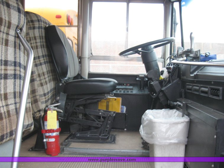 image for item 8442 1990 Thomas 48 passenger school bus